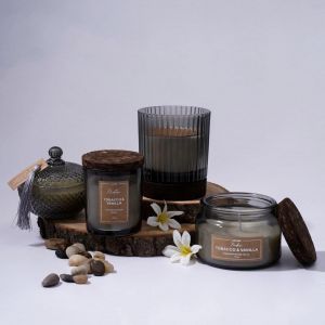 Ароматическая свеча в стекле BTOBACCO & VANILLA YJC-4. Картинка 4.